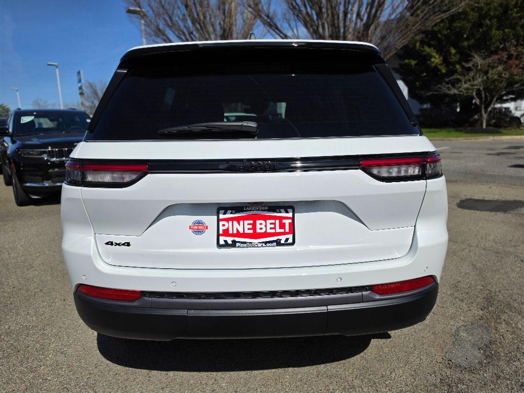 New 2026 Bright White Clear-Coat Exterior Paint Jeep Altitude image 12