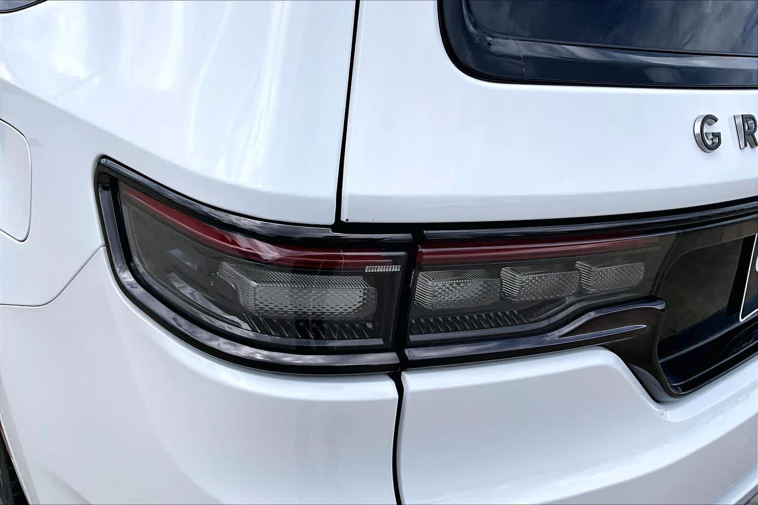 Used 2024 Bright White Clearcoat Jeep Series II Obsidian image 28