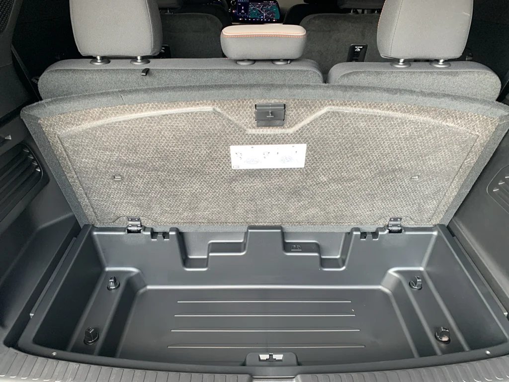 2027 Chevrolet Traverse LT - Photo 10