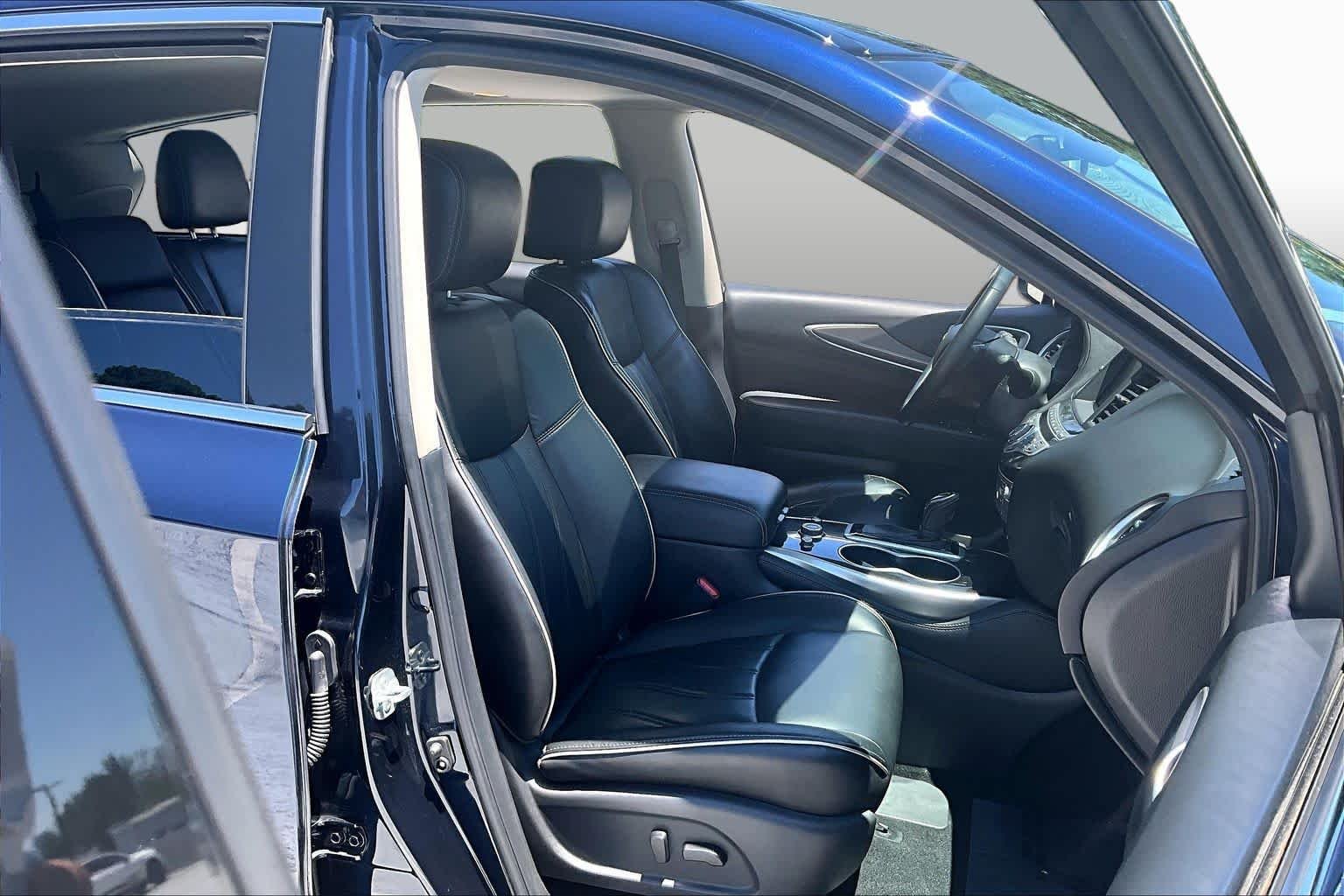 Used 2017 Hermosa Blue INFINITI  image 9