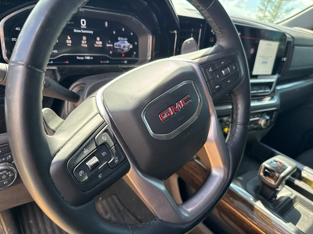 Used 2025 Onyx Black GMC Elevation image 14