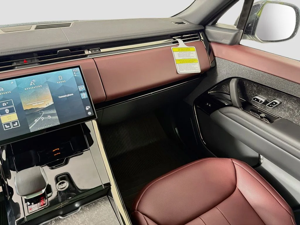 New 2026 Fuji White Land Rover Dynamic SE image 25