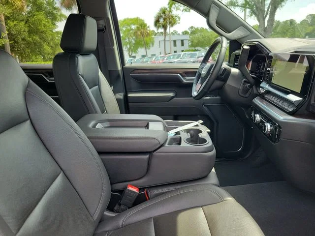Used 2024 White GMC SLT image 31