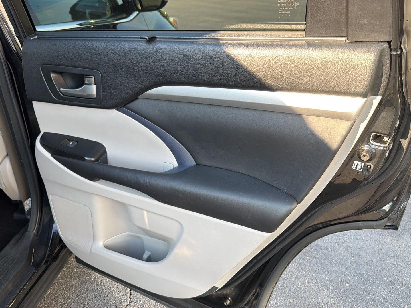 Used 2017 Midnight Black Metallic Toyota XLE image 15