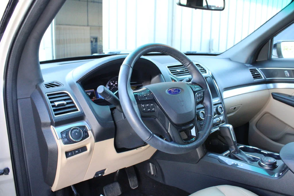 Used 2017 Gold Ford XLT image 2