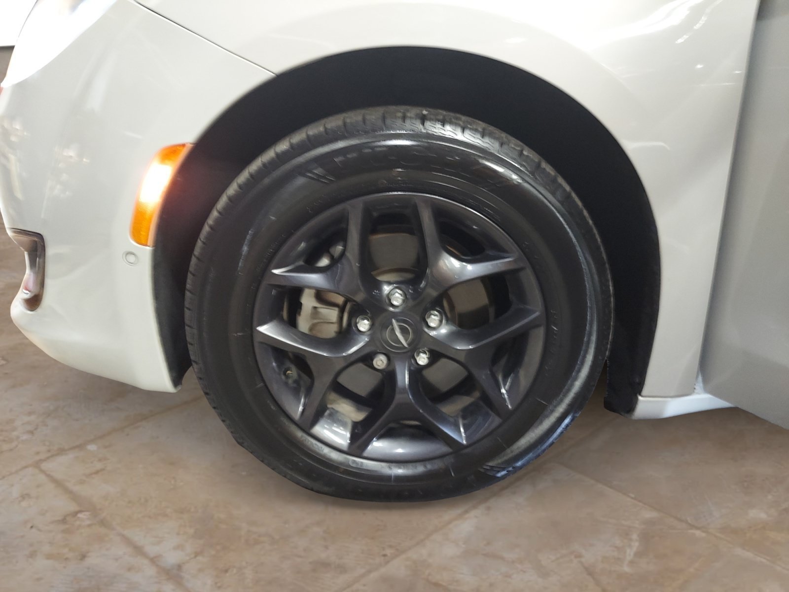 Used 2020 Luxury White Pearlcoat Chrysler Touring image 29