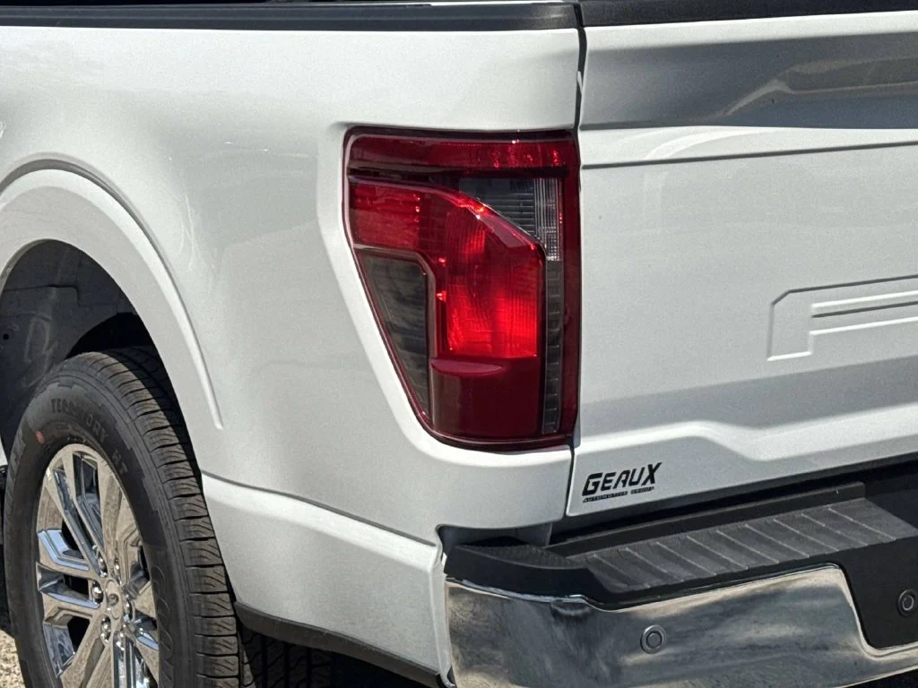 New 2026 Oxford White Ford XLT image 13