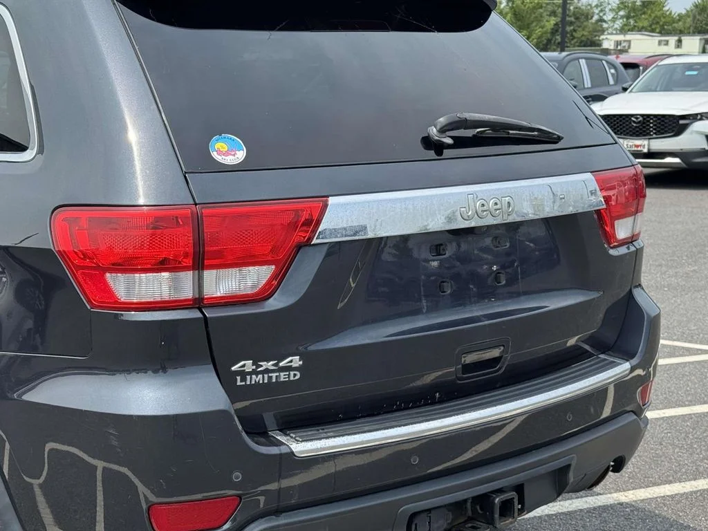 Used 2013 Gray Jeep Limited image 11
