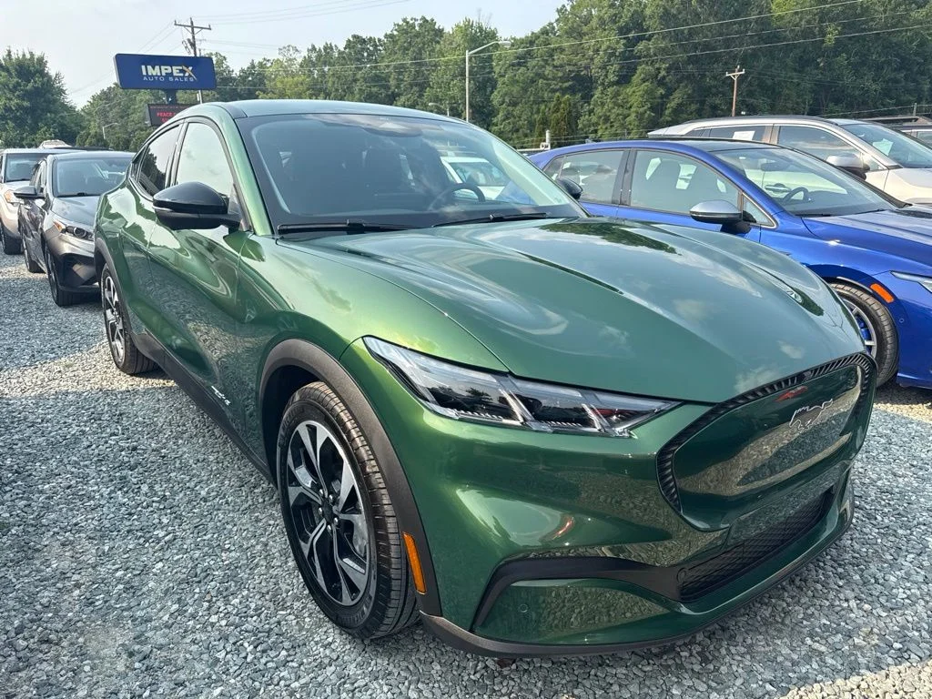Used 2025 Green Ford Select image 2