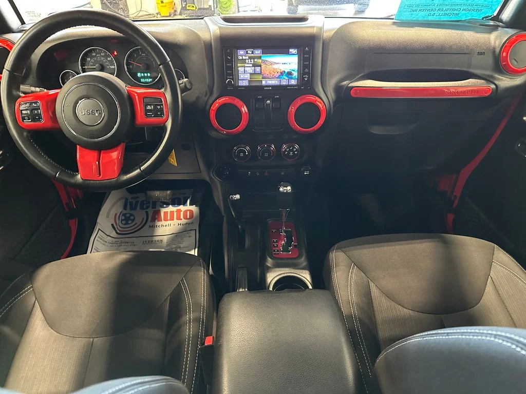 Used 2018 Red Jeep Sahara image 32