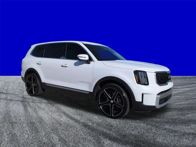 Certified Used 2025 Glacial White Pearl Kia LX image 2