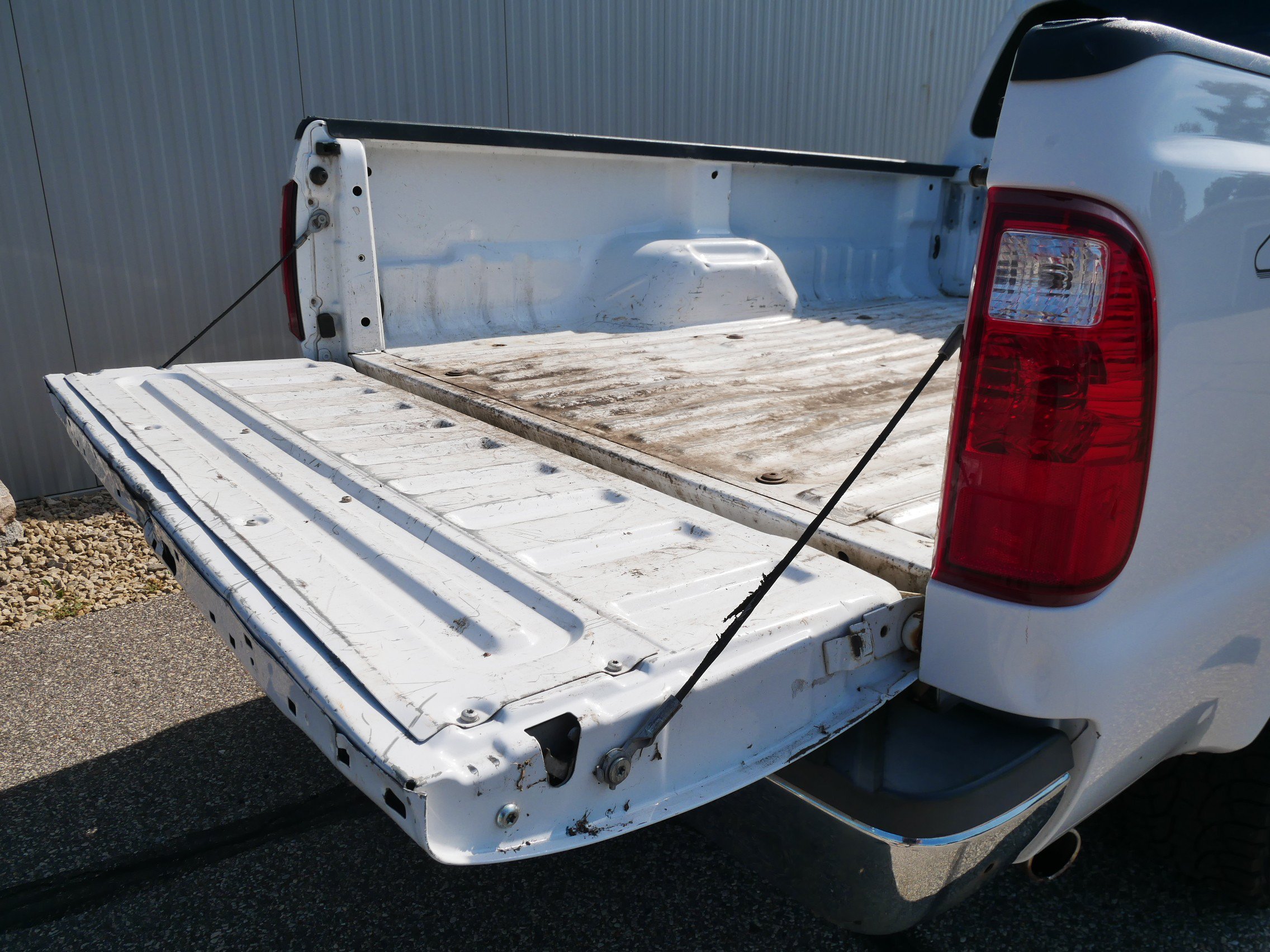 Used 2010 White Ford XL image 12