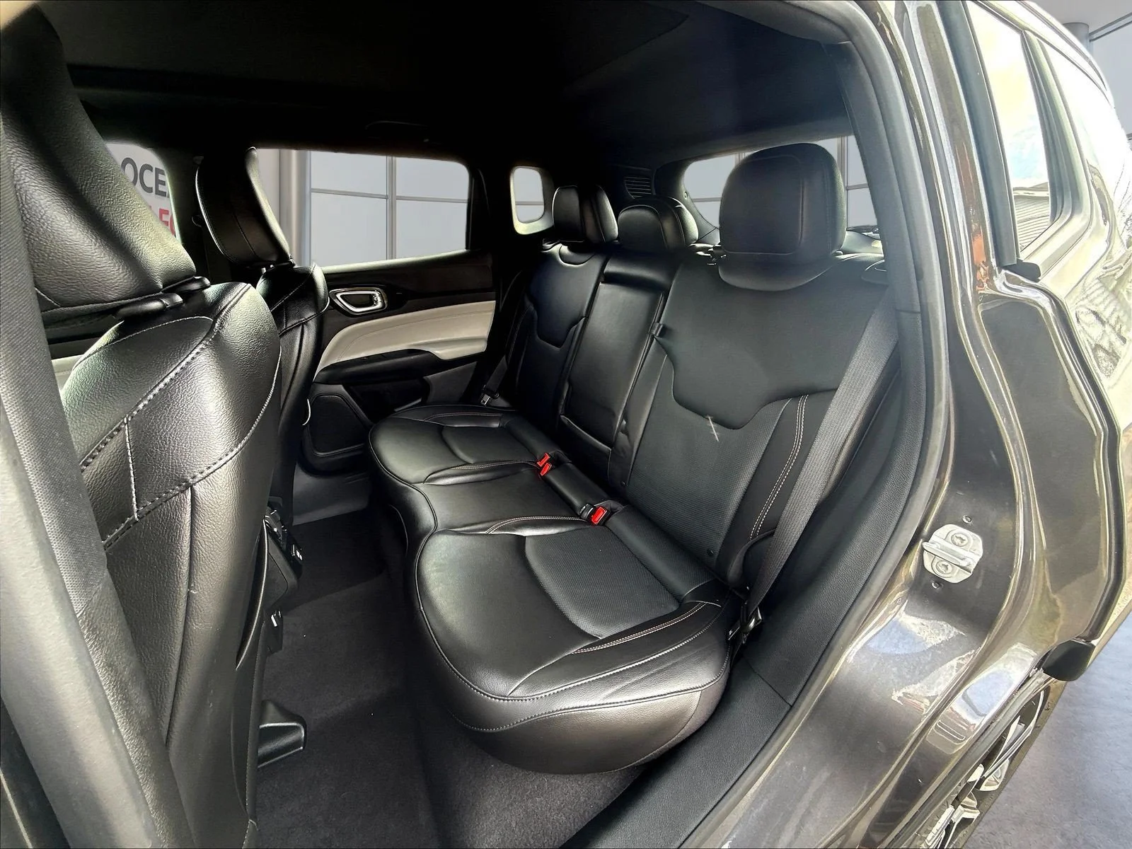 Used 2023 Crystal Metallic Jeep Limited image 23