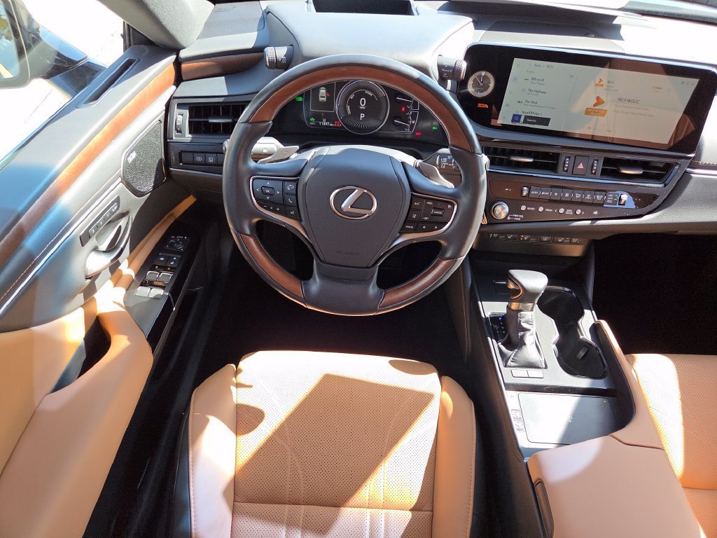 Certified Used 2025 NIGHTFALL MICA Lexus 300h Ultra Luxury image 4