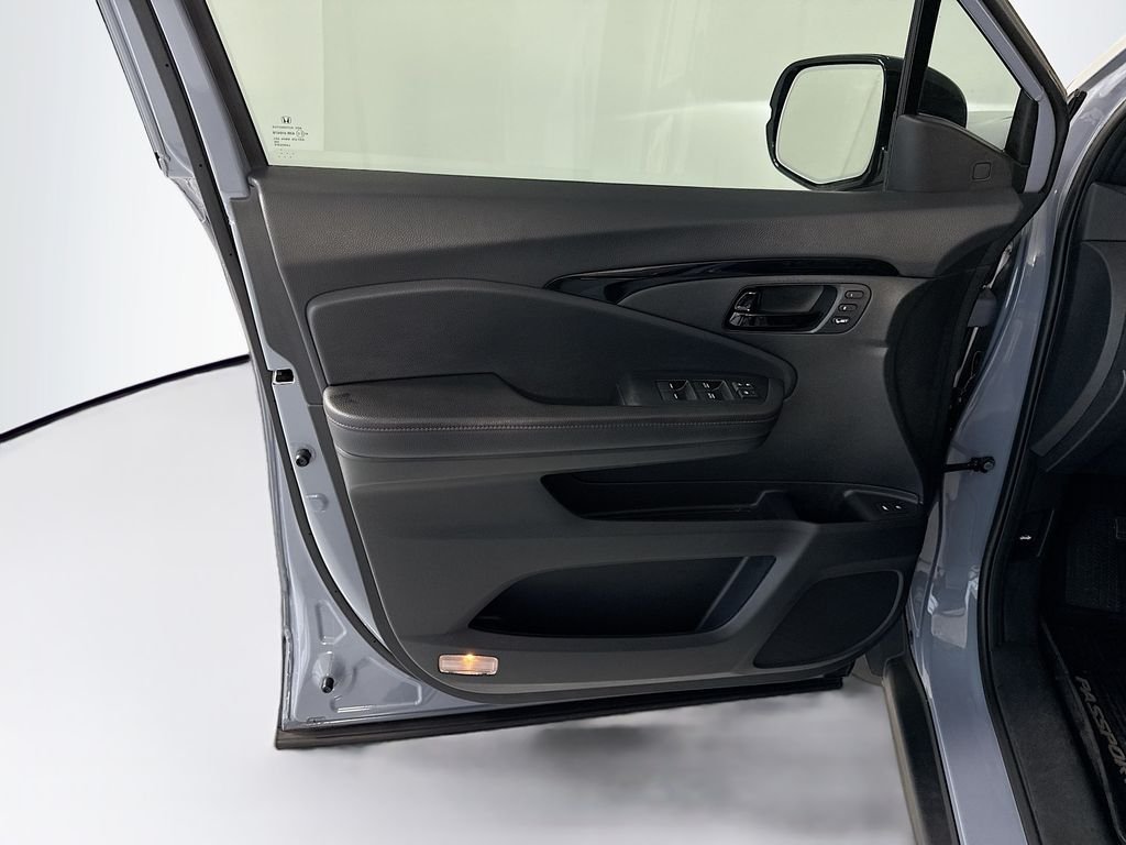 2025 Honda Passport Black Edition - Photo 24