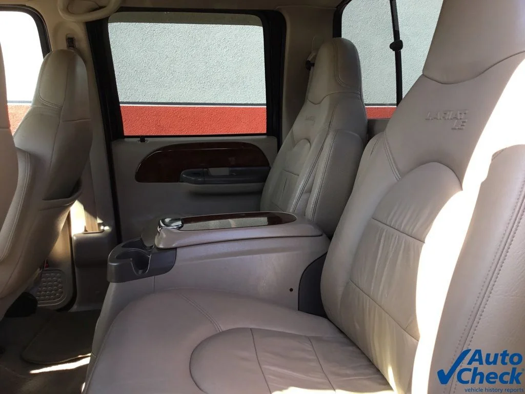 Used 2000 Black Ford Lariat image 29