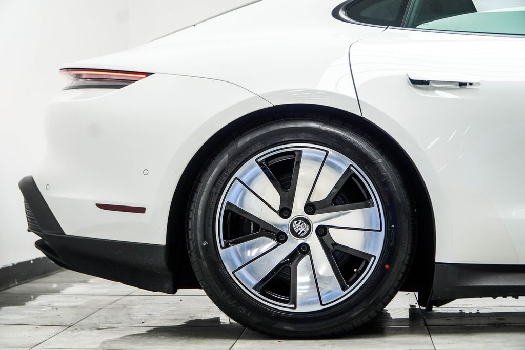 Used 2024 White Porsche Base image 10