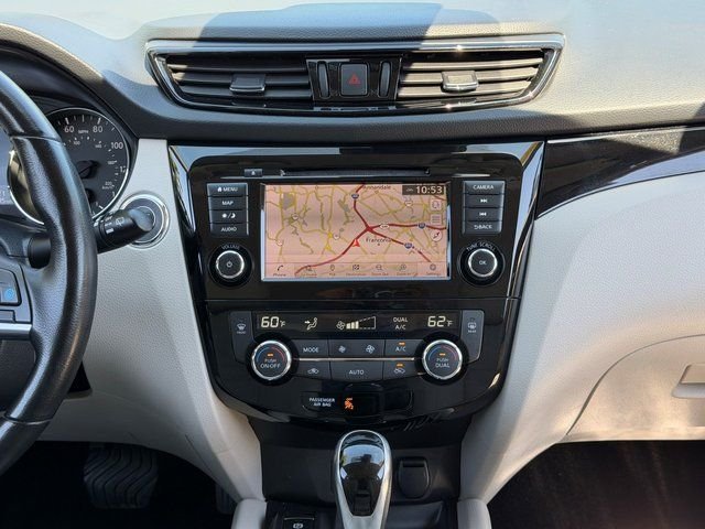 Used 2022 White Nissan SL image 5