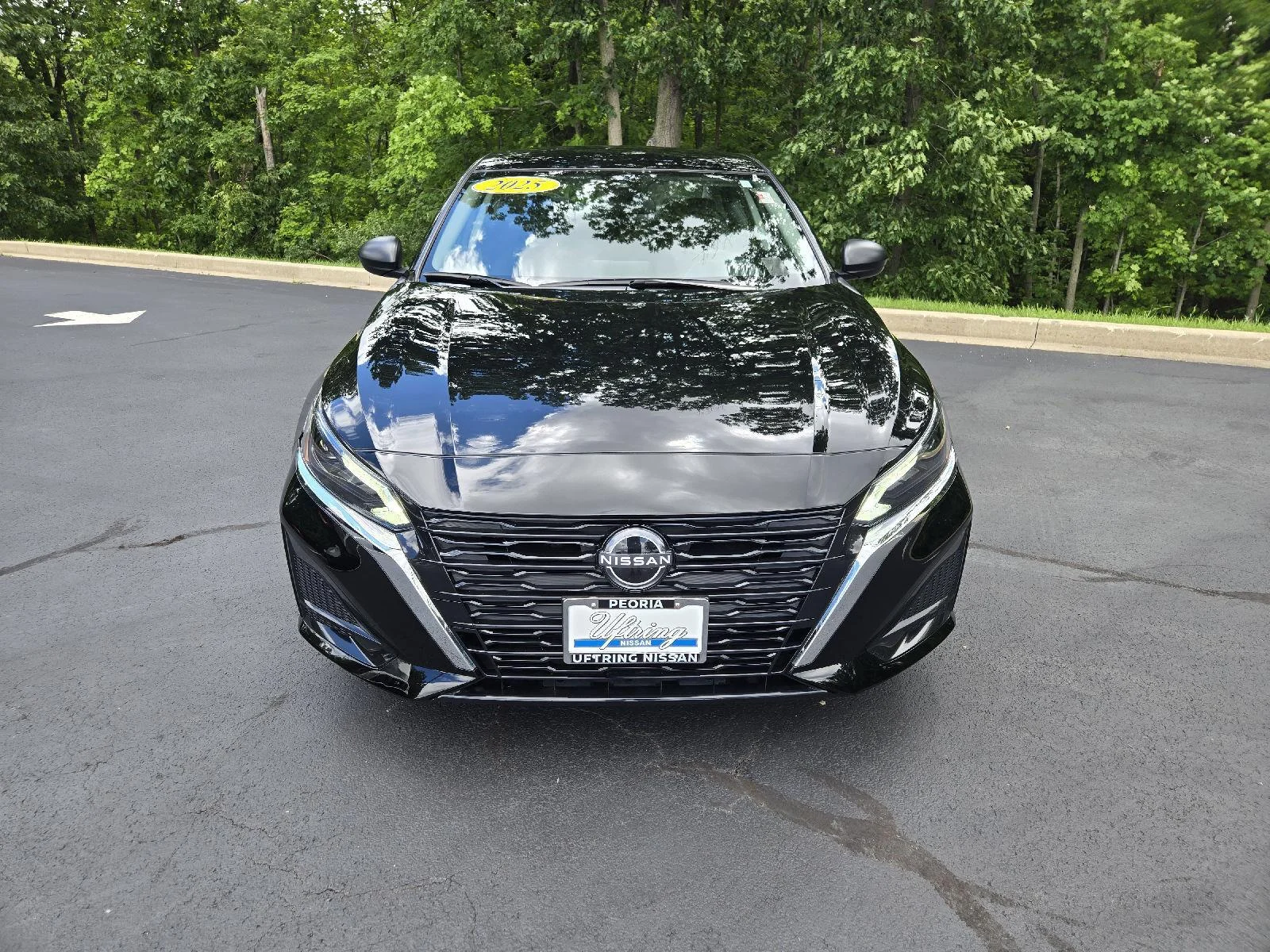 Used 2025 Super Black Nissan SV image 7