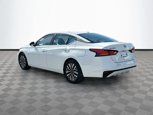 Used 2025 White Nissan 2.5 SV image 7