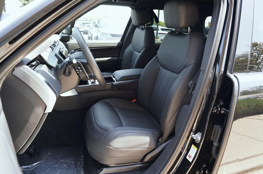 New 2026 Santorini Black Land Rover SE image 11