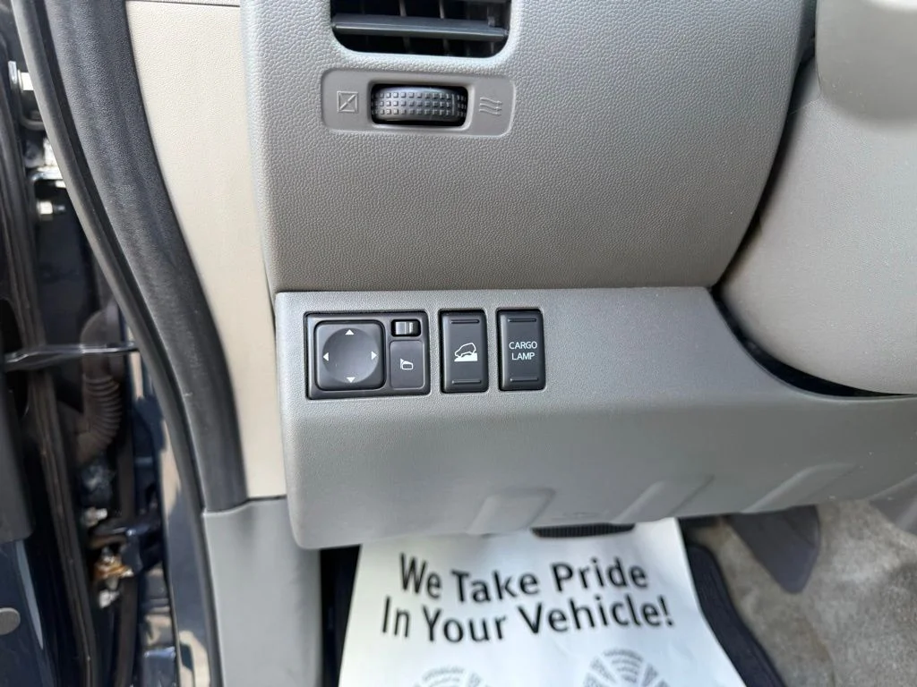 Used 2013 Blue Nissan SV image 17
