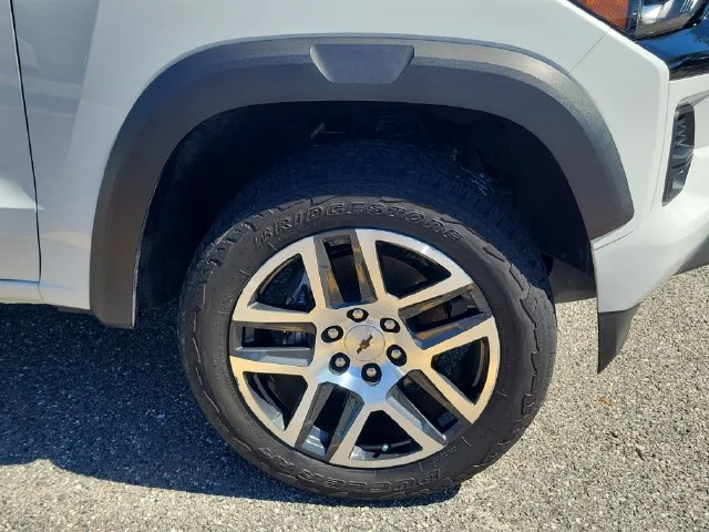 2023 Chevrolet Colorado Z71 - Photo 6