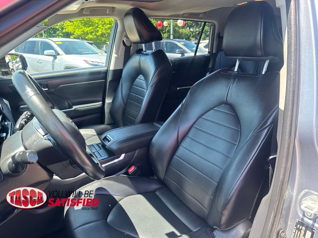 Used 2022 Gray Toyota XLE image 17