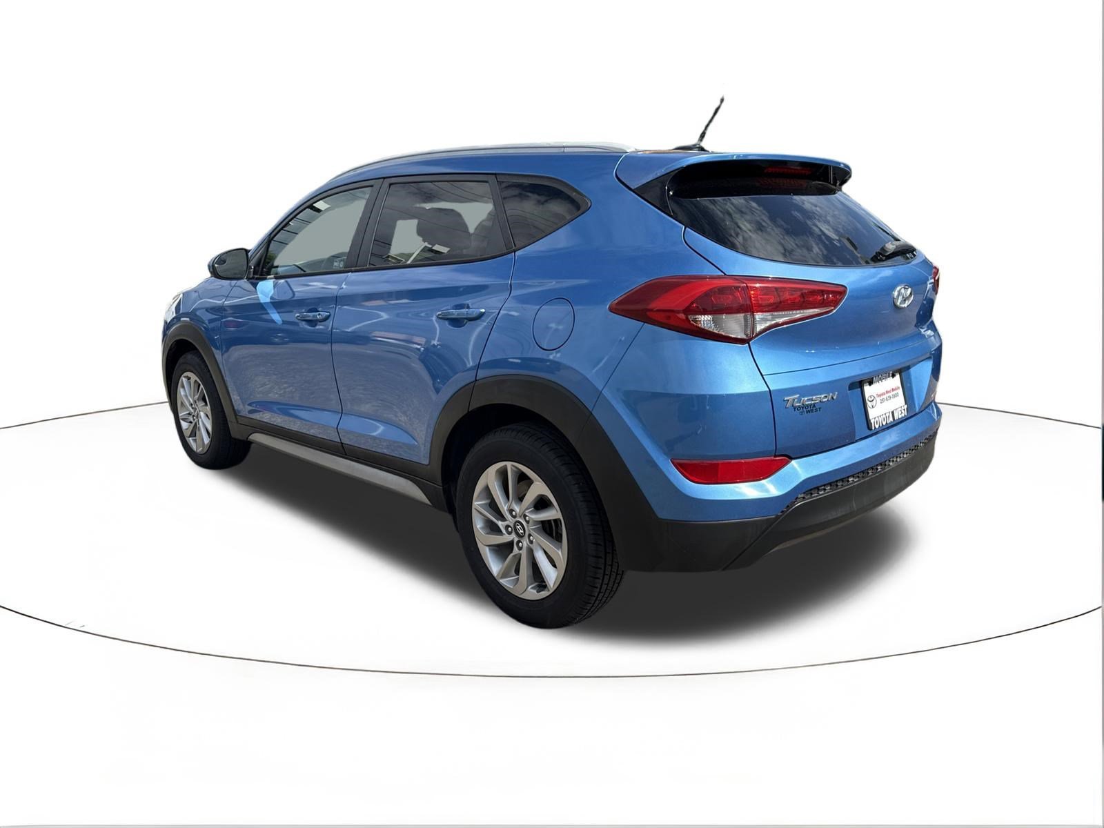 Used 2017 Caribbean Blue Hyundai SE image 5