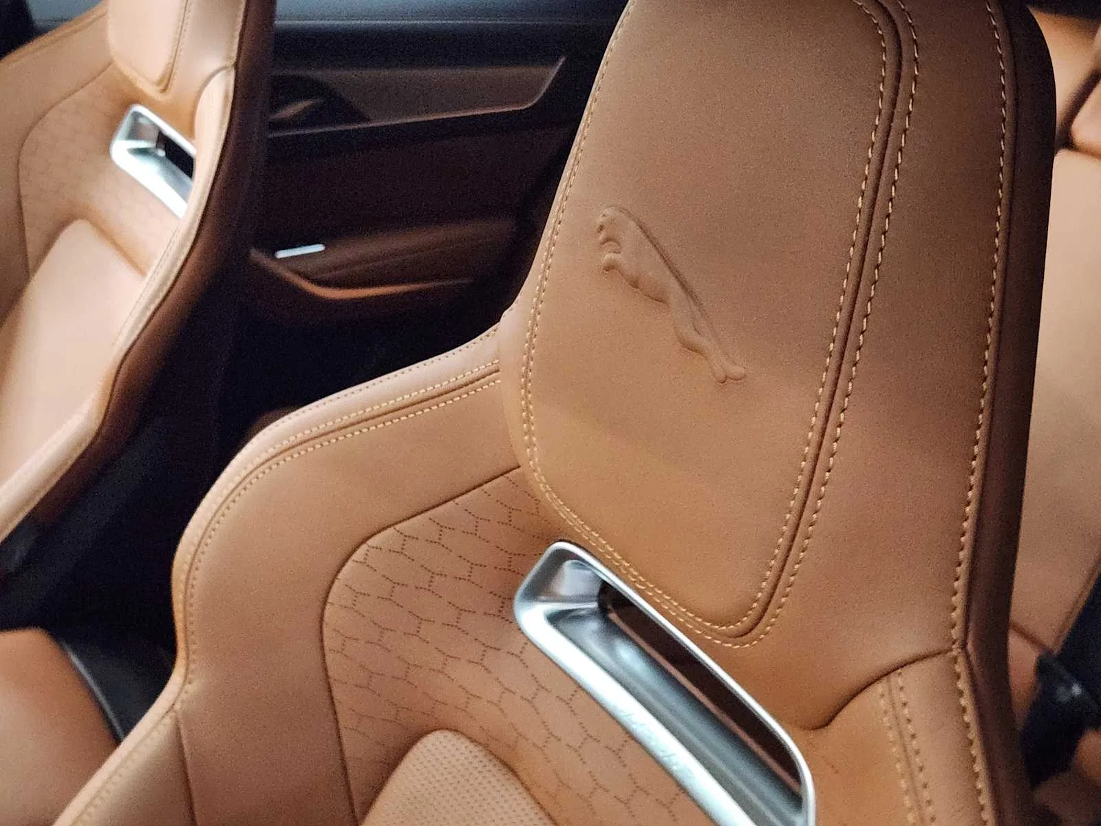 2026 Jaguar F-Pace R-Dynamic S - Photo 25