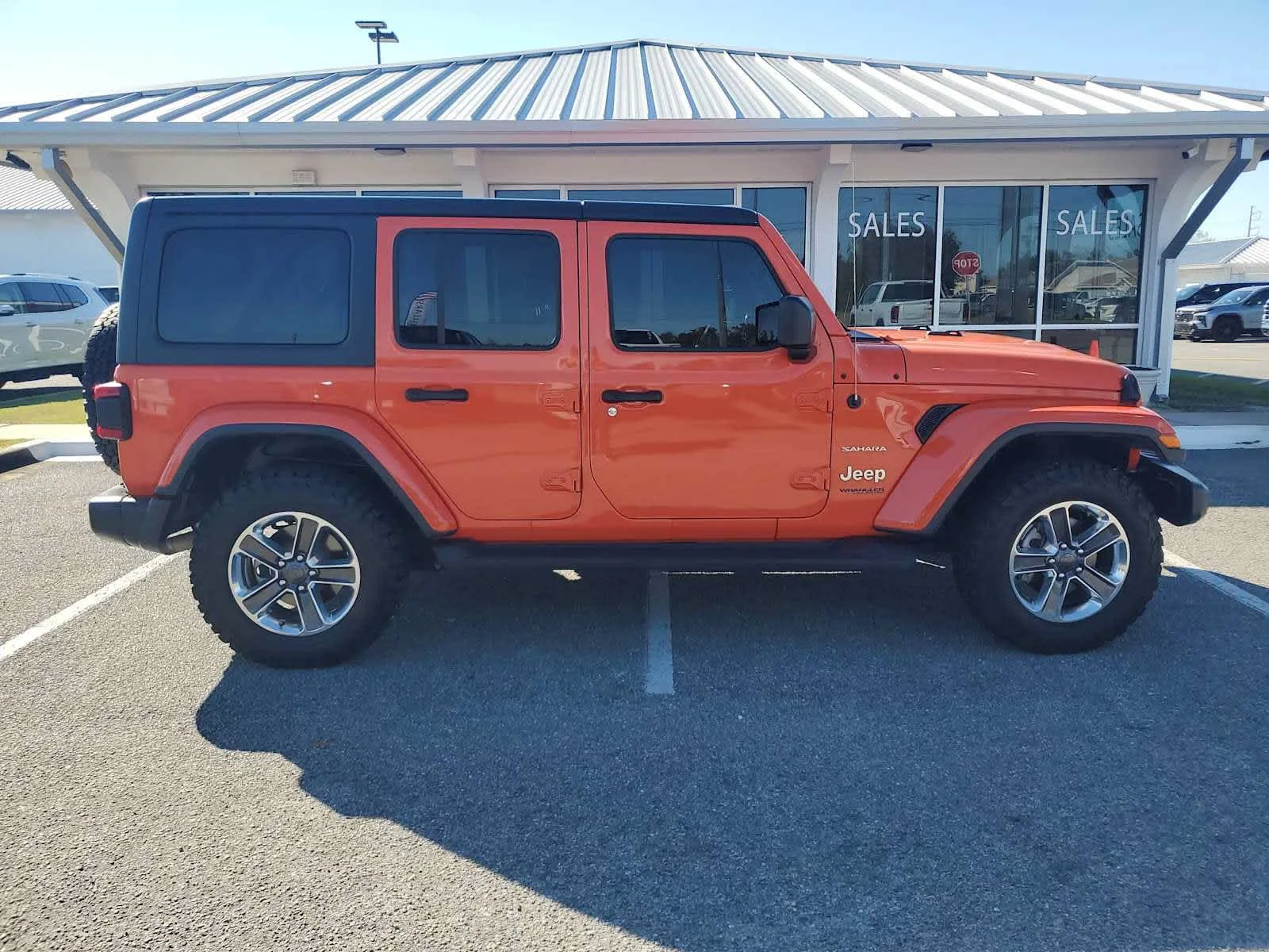 Used 2020  Jeep Sahara image 8