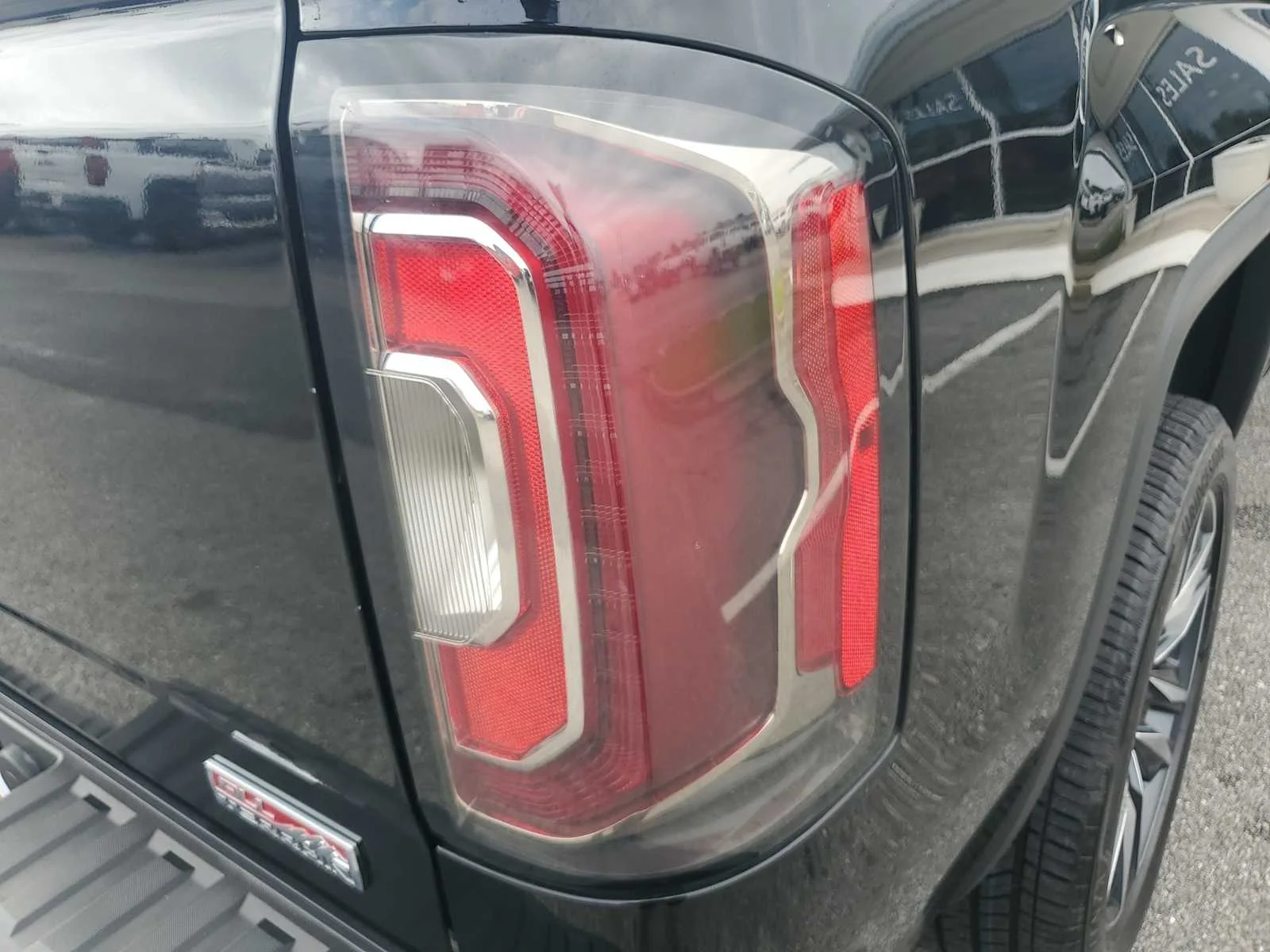 Used 2018 ONYX BLACK GMC SLT image 15