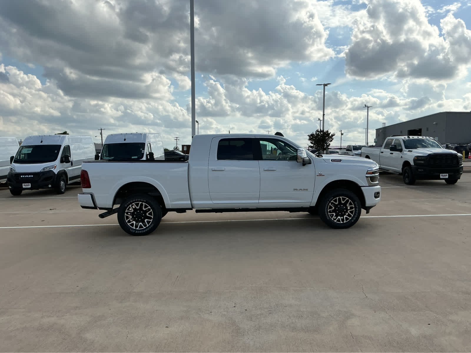 New 2026 Bright White Clear-Coat Exterior Paint RAM Longhorn image 5