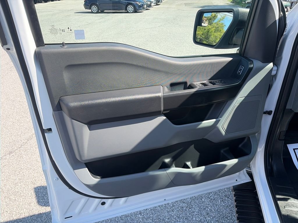 Used 2021 White Ford XL image 11