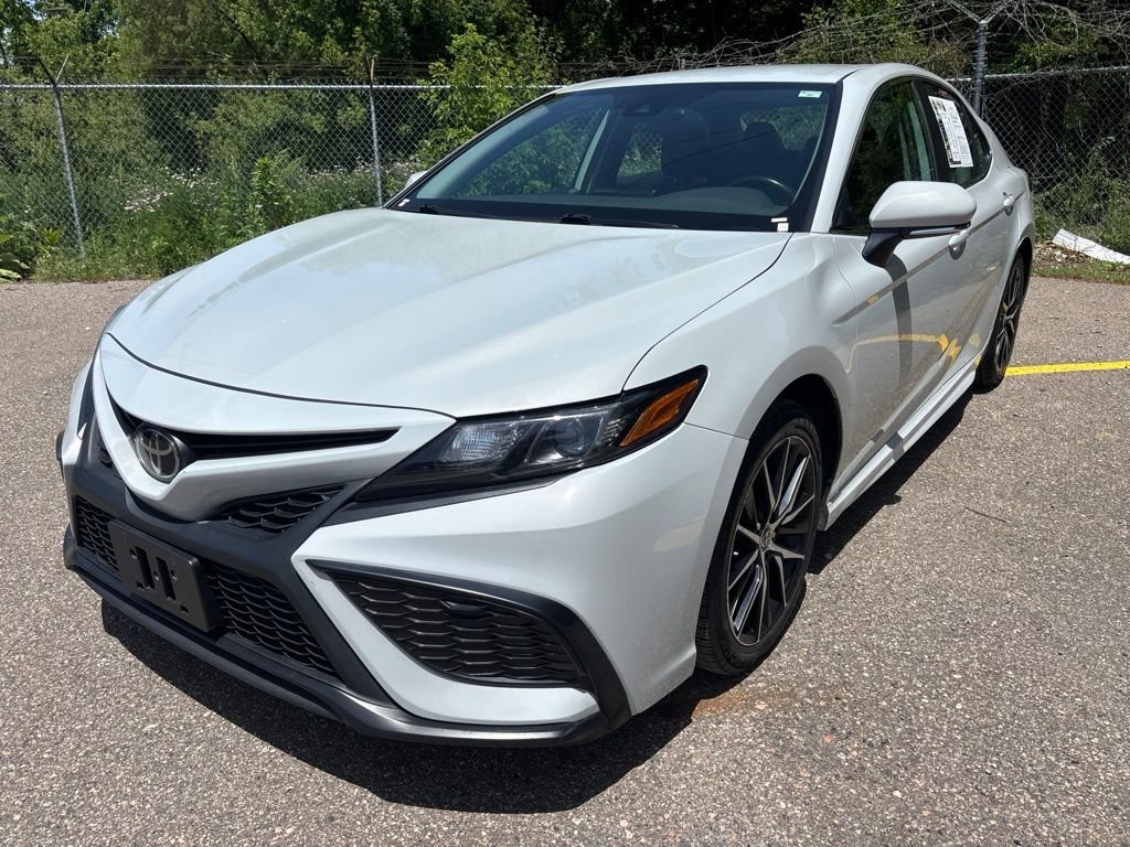 Used 2023 Ice Toyota SE image 9