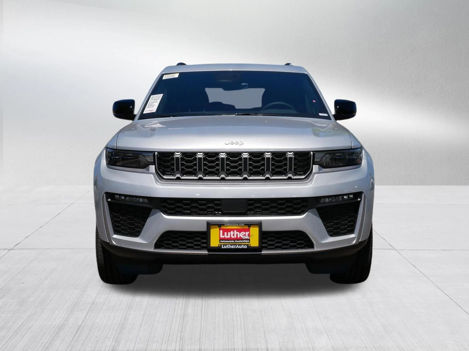 New 2026 Silver Zynith Exterior Paint Jeep Limited image 2