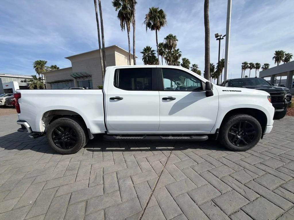 Used 2025 Summit White Chevrolet Custom image 3