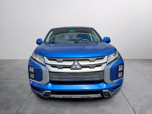 Used 2020 Blue Mitsubishi  image 2