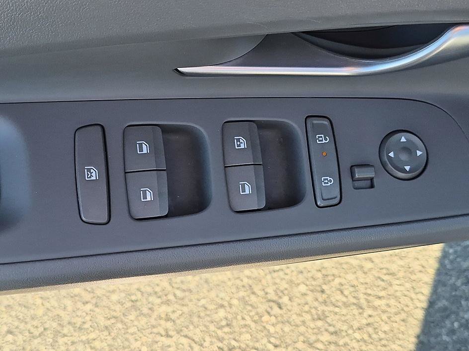Used 2025 Fluid Metal Hyundai SEL Convenience image 13