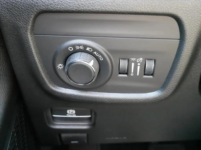 New 2026 Baltic Gray Metallic Clear-Coat Exterior Paint Jeep Laredo image 17