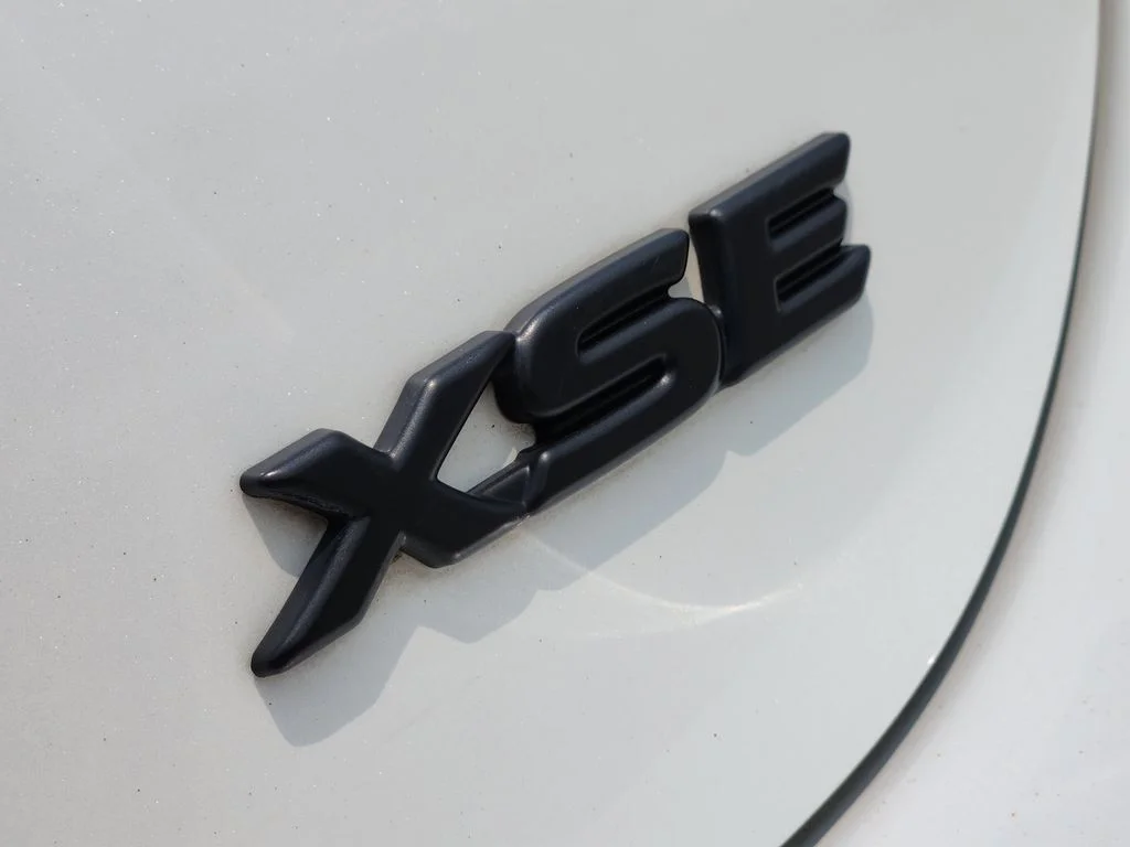 Used 2022 Wind Chill Pearl Toyota XSE image 13