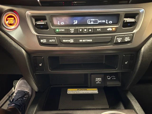 Used 2023 White Honda EX-L image 21