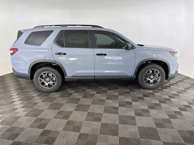 Used 2025 Green Honda TrailSport image 4