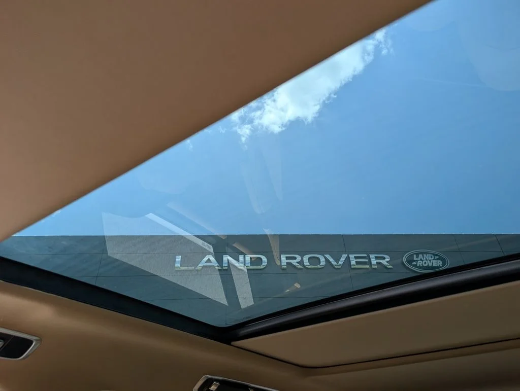 New 2026 Ostuni Pearl White Land Rover SE image 18
