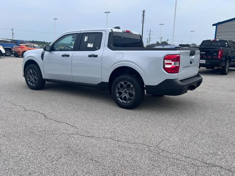New 2026 Space White Metallic Ford XLT FWD SuperCrew image 3
