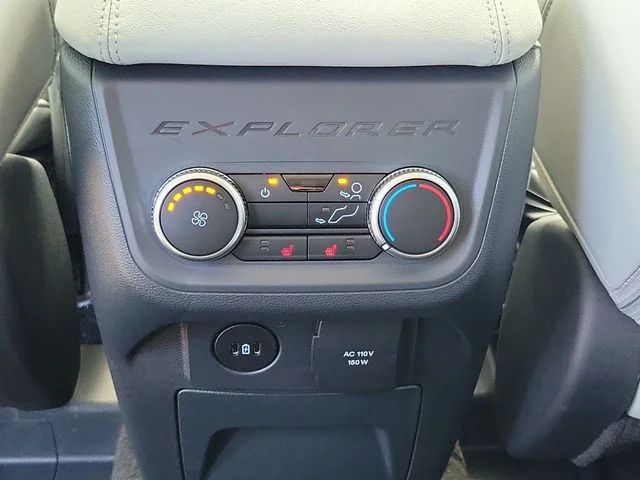 New 2026 Star White Metallic Tri-Coat Ford Platinum™ image 13
