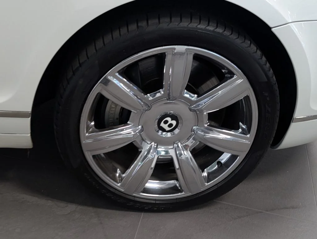 Used 2008 White Bentley Base image 8