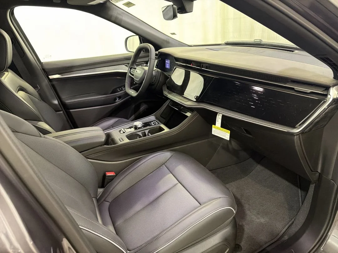 Used 2025 Baltic Gray Metallic Clearcoat Jeep Limited image 15