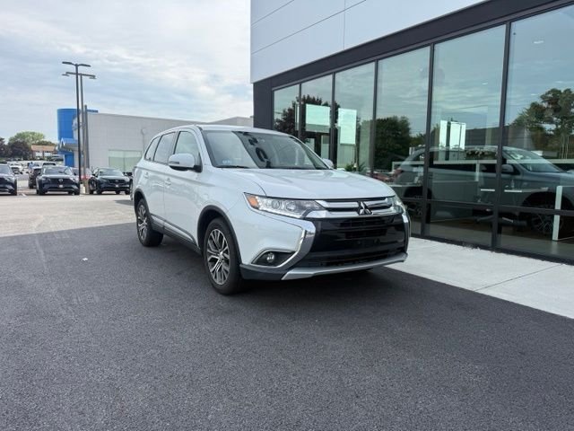 Used 2017 White Mitsubishi SEL image 1