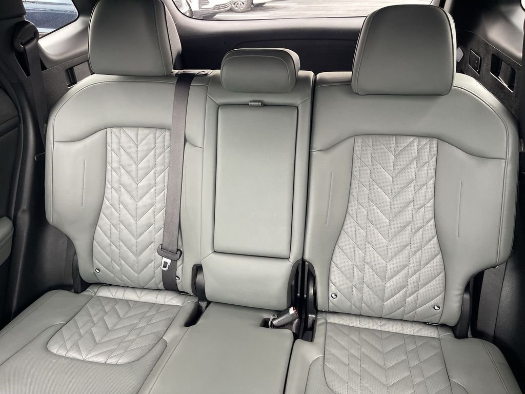 Used 2024 Green Kia X-Pro Prestige image 27